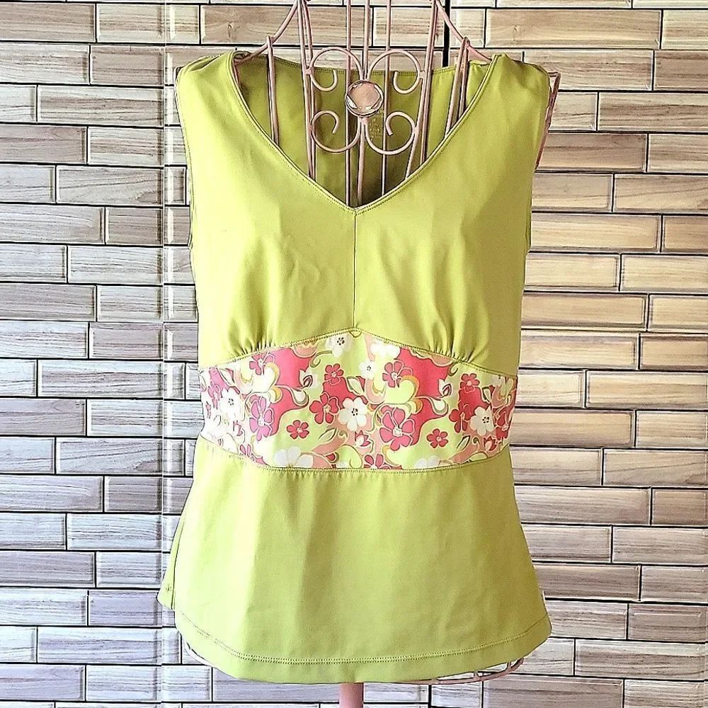 High Sierra Lime Green Sleeveless  top Size M